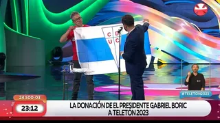 Presidente Gabriel Boric donó bandera de la UC para la Lucatón