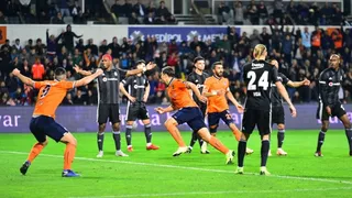 Besiktas con Gary Medel fue superado por Basaksehir en la liga turca
