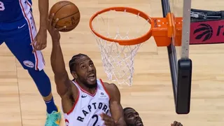 Kawhi Leonard adelantó a Raptors sobre los Sixers en la NBA