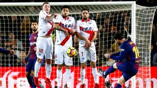 Luis Suárez y Lionel Messi guiaron el triunfo de Barcelona sobre Alavés de Guillermo Maripán
