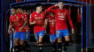 Unión Española se impuso en frenético duelo a La Calera y sigue trepando a la zona alta del torneo