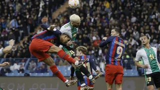 Betis de Pellegrini y Bravo recibe a Barcelona por la liga española