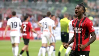 AC Milan quedó a un paso del Scudetto en Italia tras derribar a Atalanta en San Siro