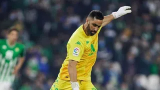 Claudio Bravo entró a la convocatoria de Betis para el derbi ante Sevilla en la liga española