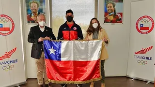 Rodrigo Rojas recibió la bandera chilena para los Juegos Bolivarianos 2022