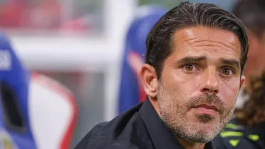 Un obsesionado por la balanza: La mano dura que trae el cuerpo técnico de Gago para sacudir el camarín de la U