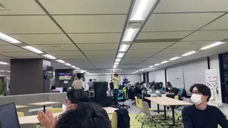 El viral festejo de hinchas japoneses en una oficina tras la histórica victoria sobre Alemania