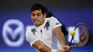 Barrios celebró en el duelo de chilenos ante Garin y avanzó a octavos de final en Santiago