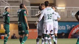 Santiago Wanderers goleó a un digno La Higuera y avanzó en la Copa Chile