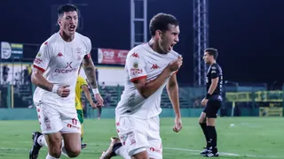 Huracán de Guillermo Soto tuvo un estreno triunfal en Argentina ante Defensa y Justicia