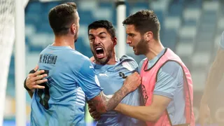 ¿Golpeó a Vidal? El empate de Luis Suárez en duelo entre Uruguay y la Roja