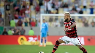 Flamengo de Arturo Vidal empató con Inter de Porto Alegre y sigue lejos del líder Palmeiras