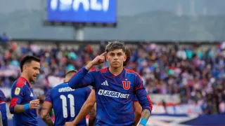 La U obliga a la UC a una espectacular goleada en la lucha por el Chile 2