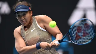 Naomi Osaka volvió al circuito con exigido triunfo sobre Alize Cornet