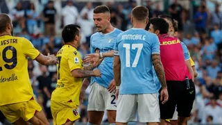 Bologna y Gary Medel dejaron pasar el triunfo ante Lazio y debutaron con derrota