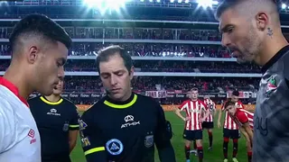 “¿Por qué me eliges el color?”: El curioso diálogo en el sorteo de los penales entre Estudiantes y Argentinos Juniors