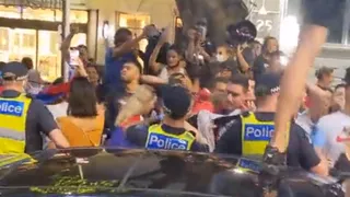 Fanáticos de Djokovic causaron desórdenes en el centro de Melbourne