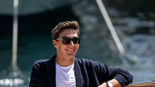 Lewis Hamilton y George Russell llegaron en yate a las primeras prácticas del GP de Mónaco