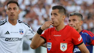 Jefe de los árbitros salió al cruce de las críticas de Colo Colo y defendió el trabajo de Cristián Garay