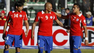 “Yo todavía insistiría”: Suazo pide el regreso de un histórico a La Roja