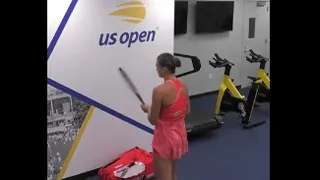 Sabalenka se desahogó con su raqueta tras perder la final del US Open