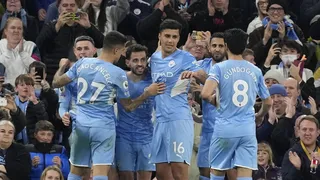 Manchester City recuperó la cima de la Premier tras batir a Brighton y sigue al rojo la pelea por el título
