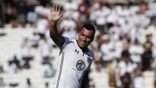 Para seguir haciendo historia: Esteban Paredes arregló su continuidad en Colo Colo