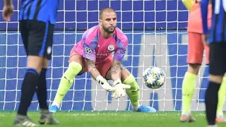 El lateral Kyle Walker se transformó en arquero en Manchester City tras expulsión de Claudio Bravo