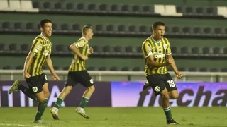 Banfield logró gran remontada e igualó en vibrante duelo ante Estudiantes de La Plata en Argentina