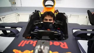 “Checo” Pérez llegó a la casa de su nueva escudería para comenzar la temporada 2021