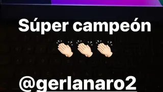 Nicolás Castillo festejó a la distancia el supertricampeonato de Universidad Católica