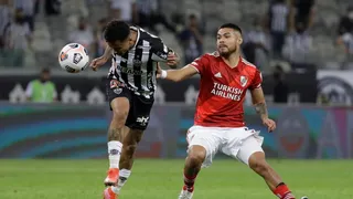 Eduardo Vargas le ganó el duelo de chilenos a Paulo Díaz en cuartos de final de la Libertadores