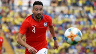 Mauricio Isla lució su trabajado físico a la espera de fichar en su próximo destino