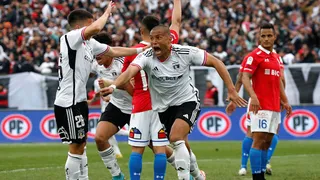 Colo Colo liquidó en los descuentos a la UC y sigue vivo en la lucha por el título