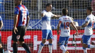 Luciano Aued no falló desde el punto penal y puso en ventaja a la UC sobre Iquique