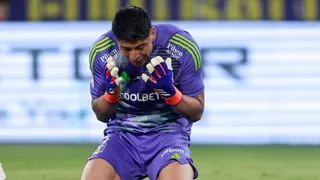 Colo Colo rechazó la primera oferta por Cortés: adelantan que seguirán las negociaciones con Peñarol