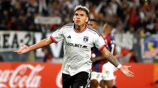 Carlos Palacios marcó de penal para Colo Colo ante Monagas antes del descanso