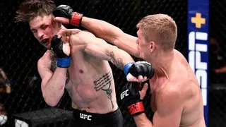 Polémica en la UFC: Entrenador se negó a tirar la toalla tras desesperada petición de peleador