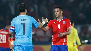Mauricio Isla reveló que junto a Claudio Bravo piensan en armar una dupla técnica