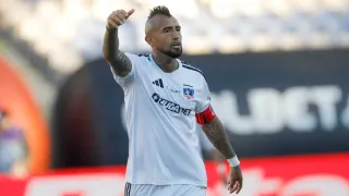 Arturo Vidal mete presión en Colo Colo y su renovación entra en terreno clave