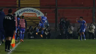 La U tomó ventaja ante la UC en Santa Laura con un cabezazo de Nicolás Guerra