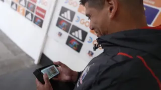 Esteban Pavez festejó su cumpleaños en el Monumental con saludos de ilustres colocolinos