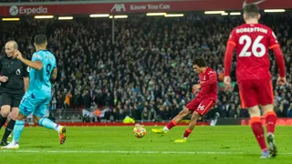 ¡Bombazo imparable! Alexander-Arnold selló con un golazo el triunfo de Liverpool sobre Newcastle