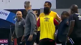 Sampaoli terminó muy molesto con el técnico de Atlético Paranaense