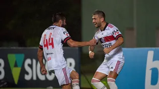 Mauricio Isla brilló con dos asistencias en su estreno como titular en Flamengo