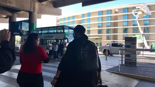 Solitario y en silencio: Así fue la llegada de Bravo a Chile