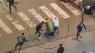 La brutal paliza que sufrió hincha de Colo Colo que cayó mientras huía de fanáticos de Boca