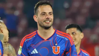 De decir que nunca jugaría en la U a declararle su amor al club