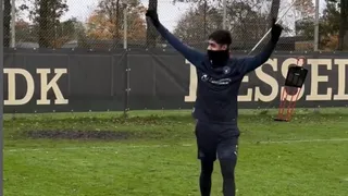 ¡La clavó al ángulo! Darío Osorio deslumbró con golazo de volea en entrenamiento de Midtjylland