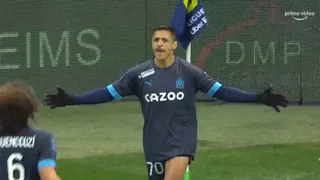 Alexis Sánchez anotó un golazo de tiro libre para Marsella ante Stade de Reims